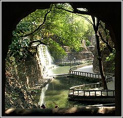 250px-Waterfall_at_Rock_Garden,_Chandigarh